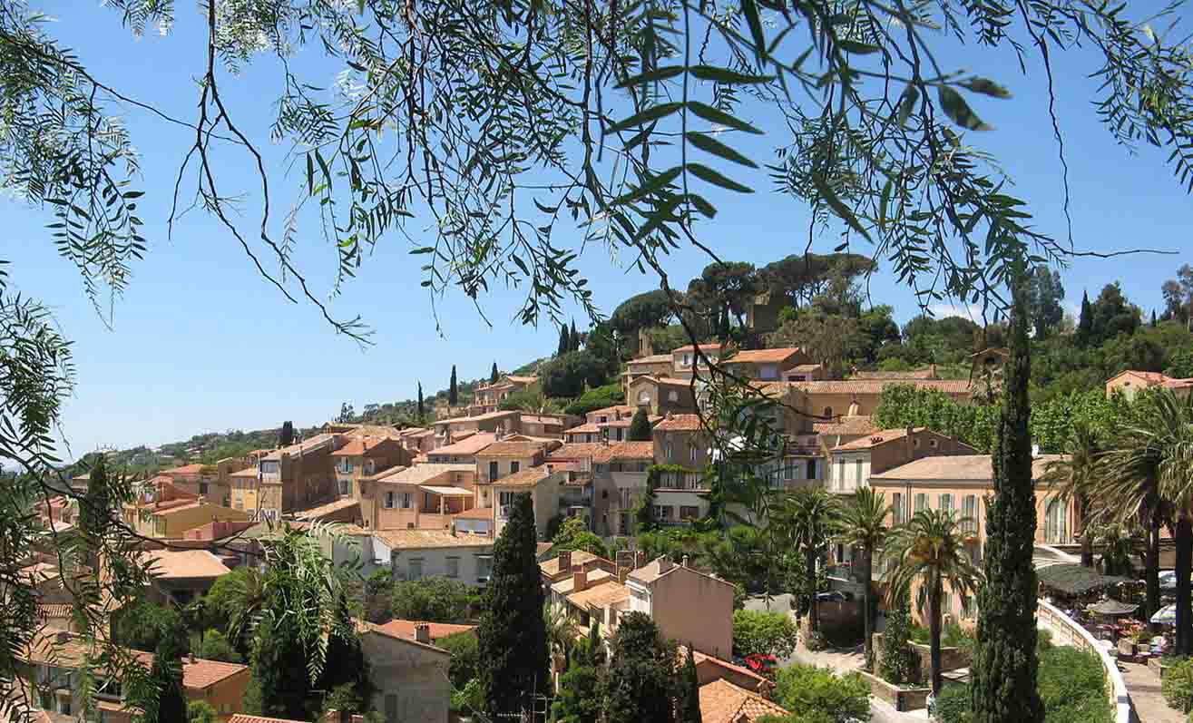 La résidence Le Poséidon situé à Bormes-les-Mimosas Provence-Alpes-Côte-D'azur La résidence Le Poséidon situé à Bormes-les-Mimosas Provence-Alpes-Côte-D'azur